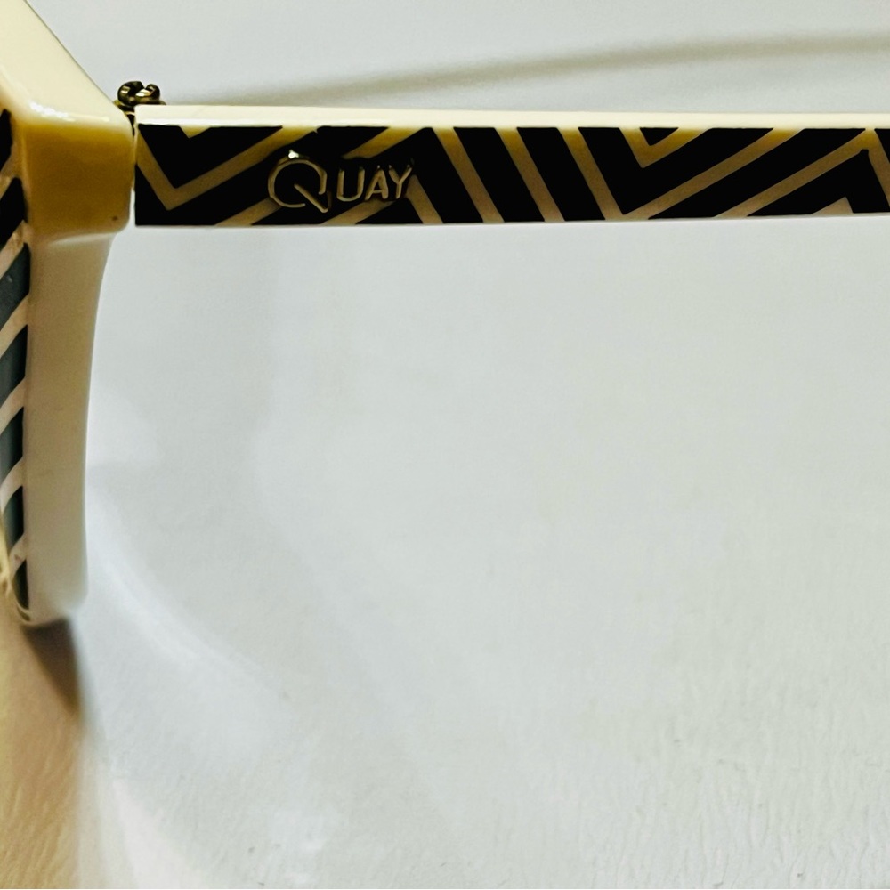 Quay Australia Zigzag Sunglasses with Reflective Lenses - Picture 7 of 9